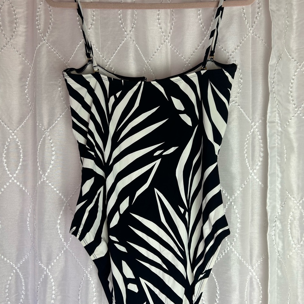La Blanca Black and White One Piece Swimsuit - Picture 3 of 5